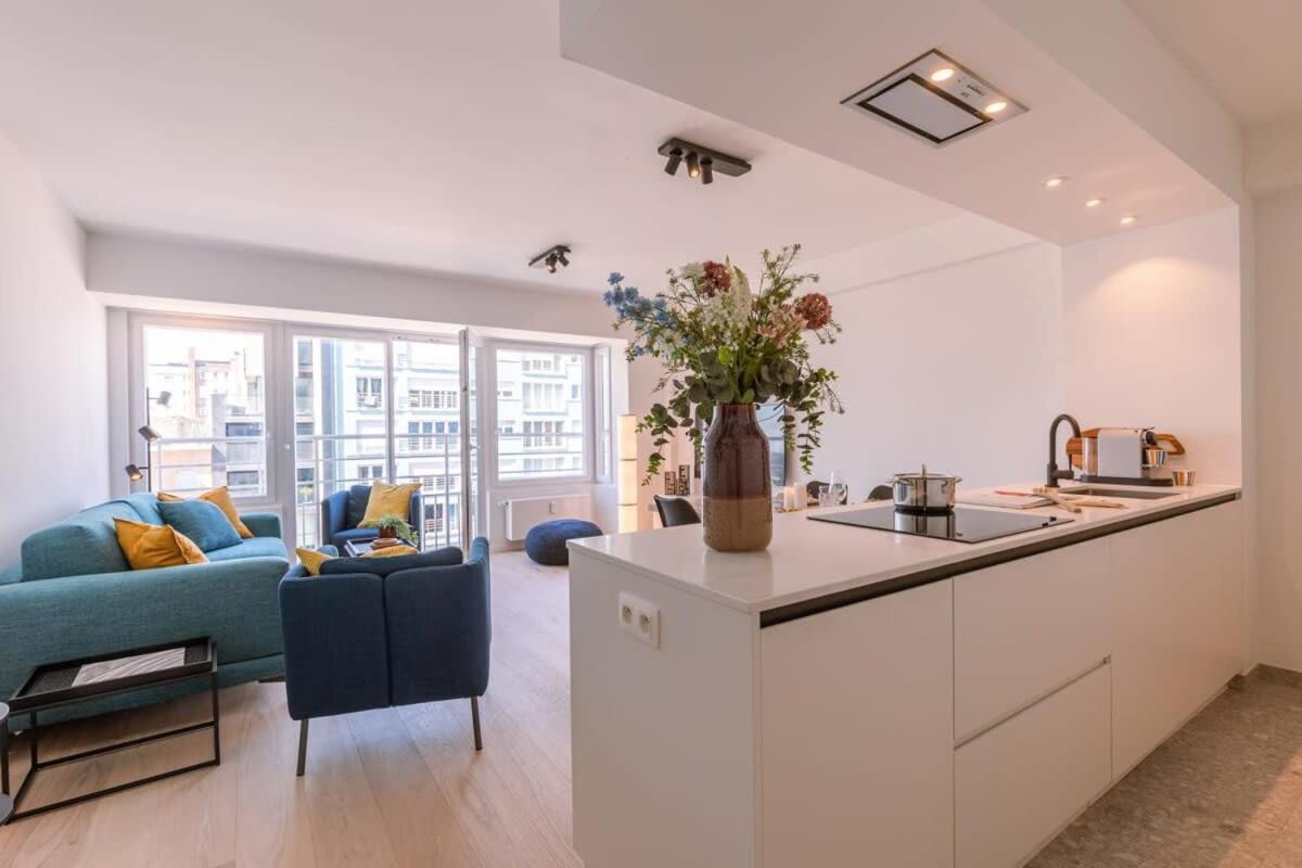 Huswell - Lovely Apartment With Lateral Sea View And Parking Остенде Экстерьер фото