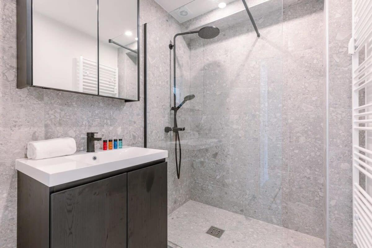 Huswell - Lovely Apartment With Lateral Sea View And Parking Остенде Экстерьер фото