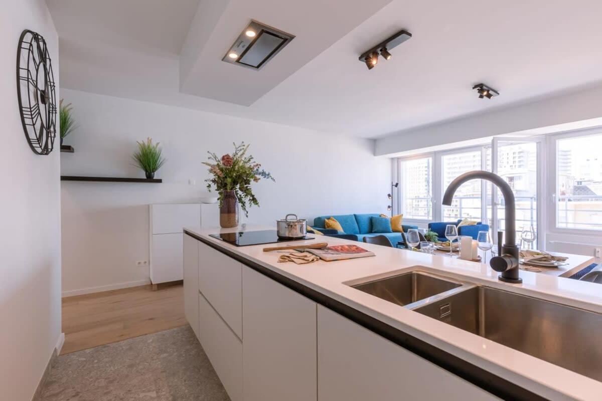 Huswell - Lovely Apartment With Lateral Sea View And Parking Остенде Экстерьер фото