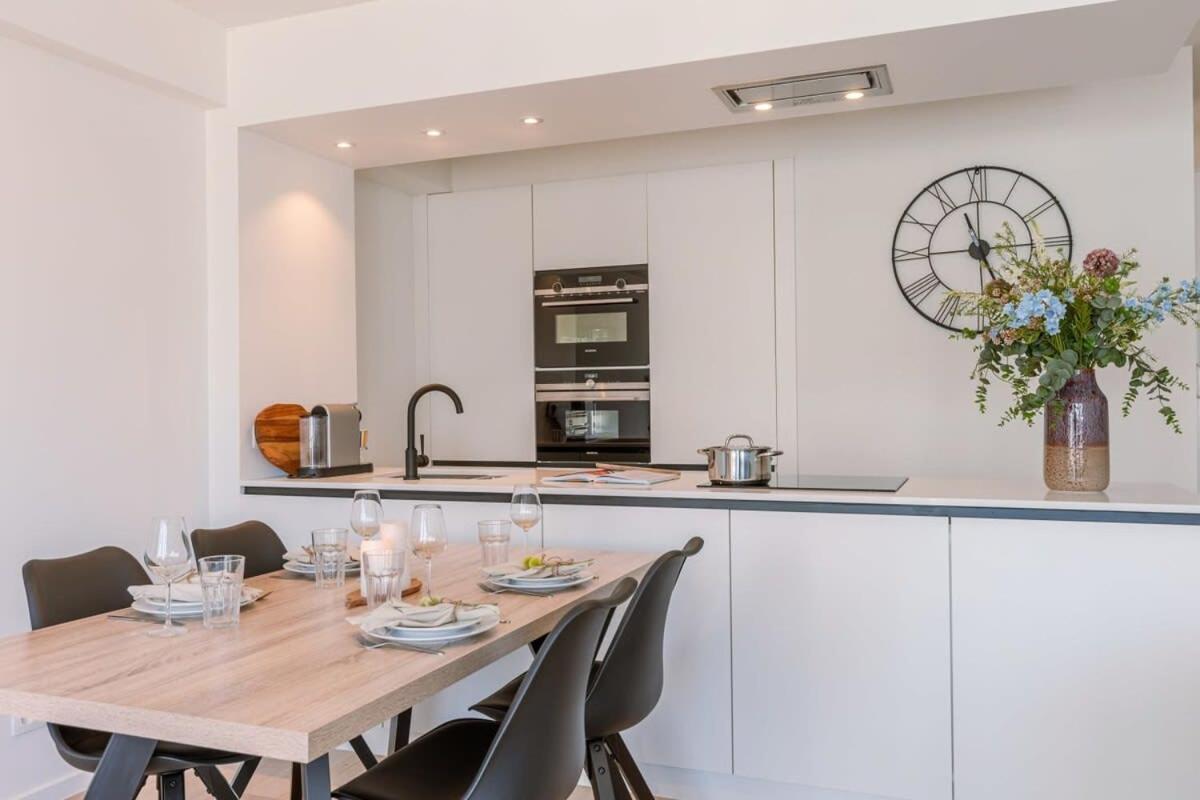 Huswell - Lovely Apartment With Lateral Sea View And Parking Остенде Экстерьер фото