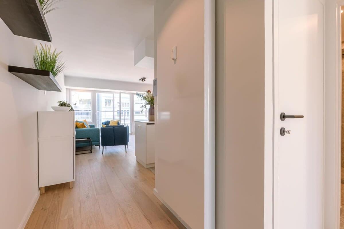 Huswell - Lovely Apartment With Lateral Sea View And Parking Остенде Экстерьер фото