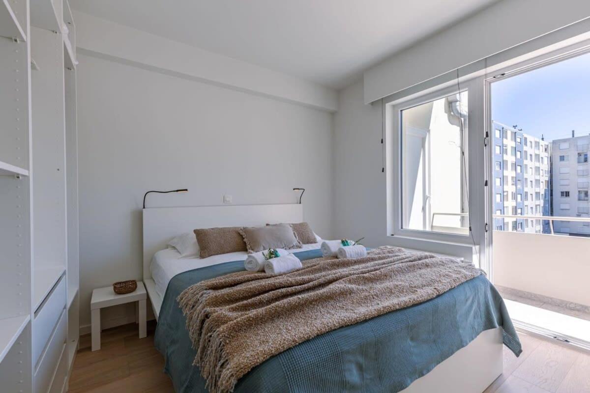 Huswell - Lovely Apartment With Lateral Sea View And Parking Остенде Экстерьер фото