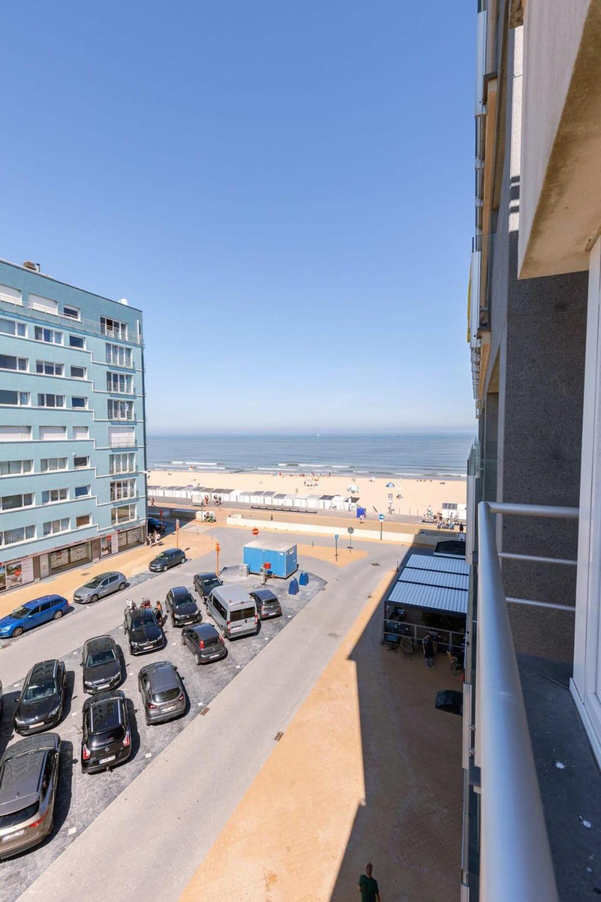Huswell - Lovely Apartment With Lateral Sea View And Parking Остенде Экстерьер фото